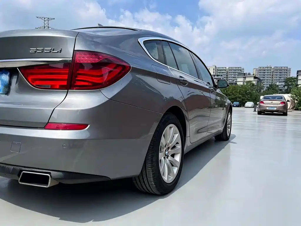 BMW 5 Series GT 2010 — фото 8