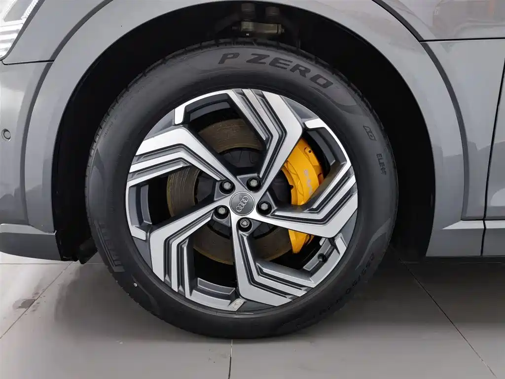 Audi e-tron 2021 — фото 17