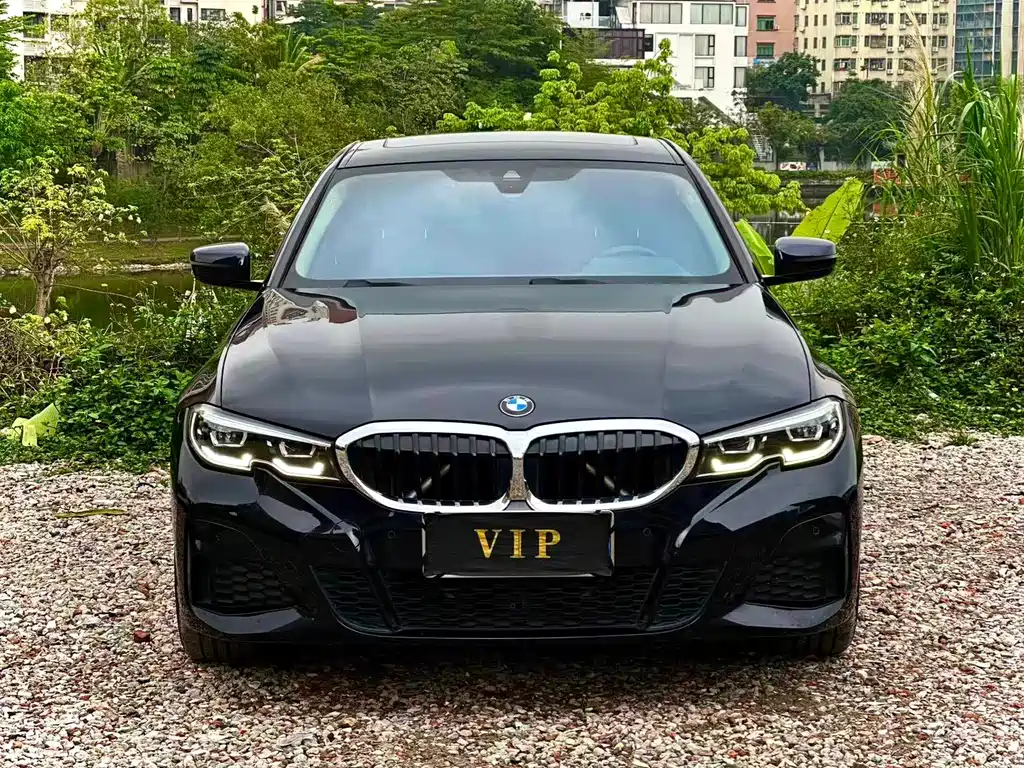 BMW 3 Series 2022 — фото 1