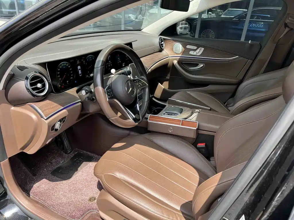 Mercedes-Benz E-Class 2023 — фото 9