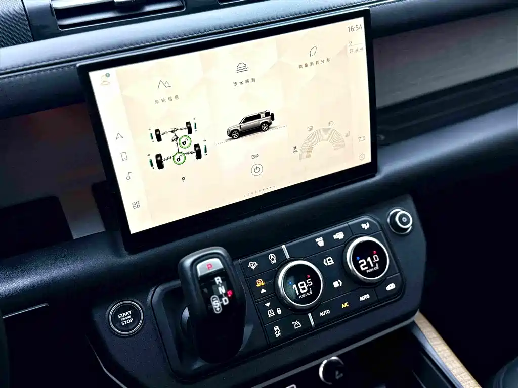 Land Rover Defender 2023 — фото 11
