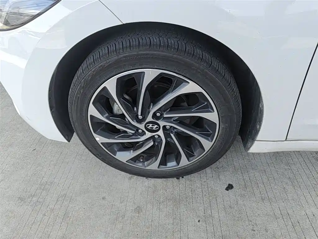 Hyundai Elantra 2019 — фото 23