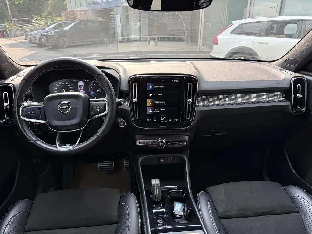 Volvo XC40 2020 — фото 15