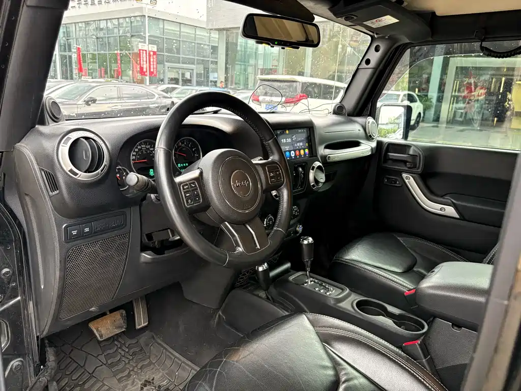 Jeep Wrangler 2014 — фото 8
