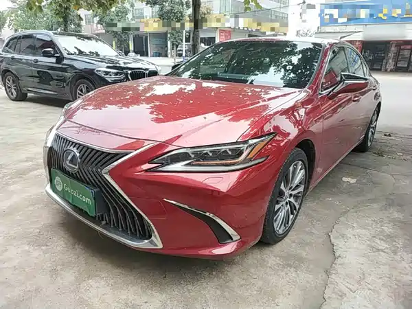Lexus ES 2020