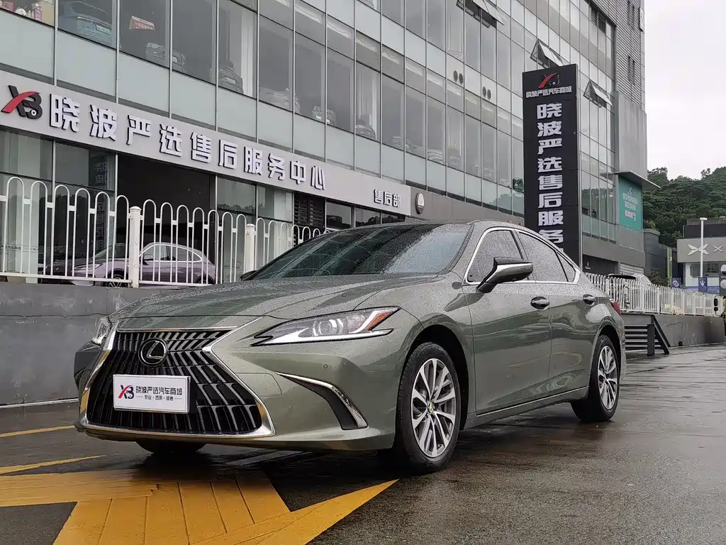 Lexus ES 2022