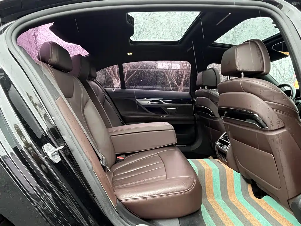 BMW 7 Series 2018 — фото 8