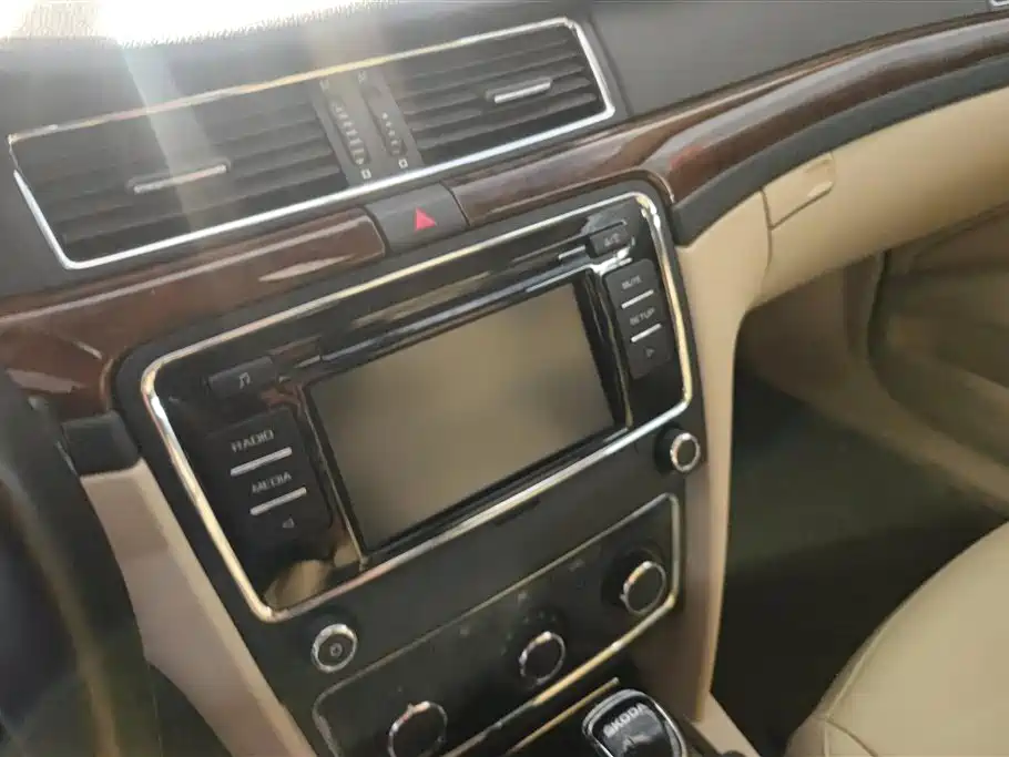 Skoda Superb 2015 — фото 13