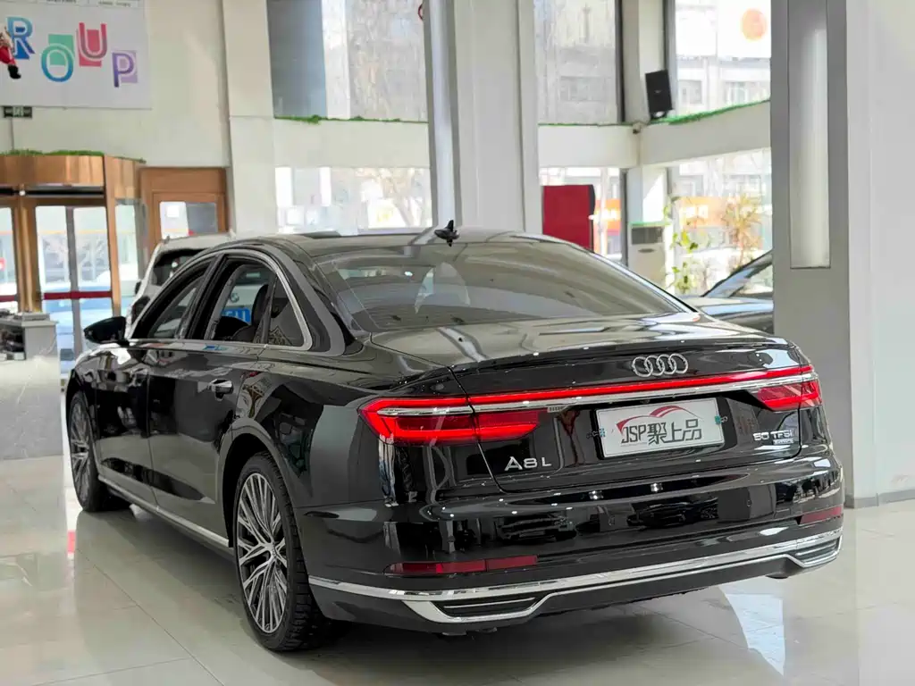 Audi A8 2021 — фото 20