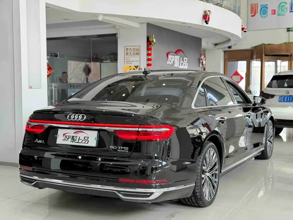 Audi A8 2021 — фото 18