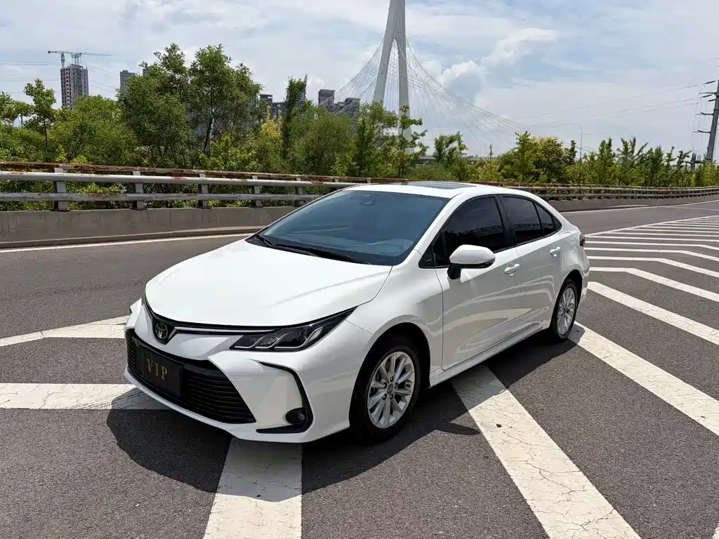 Toyota Corolla 2021 — фото 1