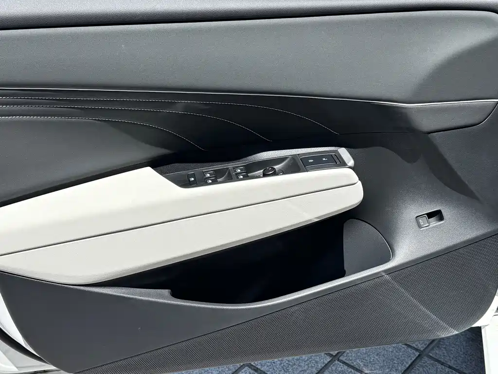 Volkswagen Sagitar 2025