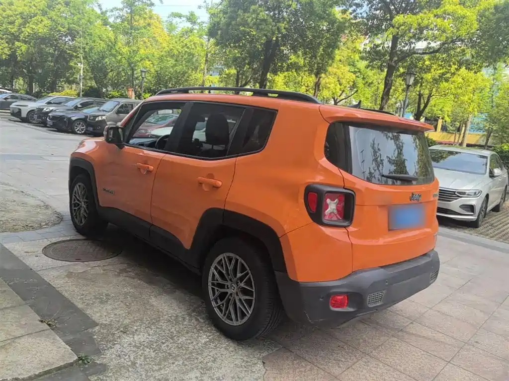 Jeep Renegade 2017 — фото 5