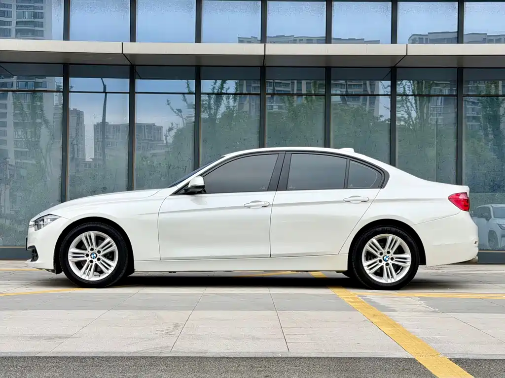 BMW 3 Series 2018 — фото 3