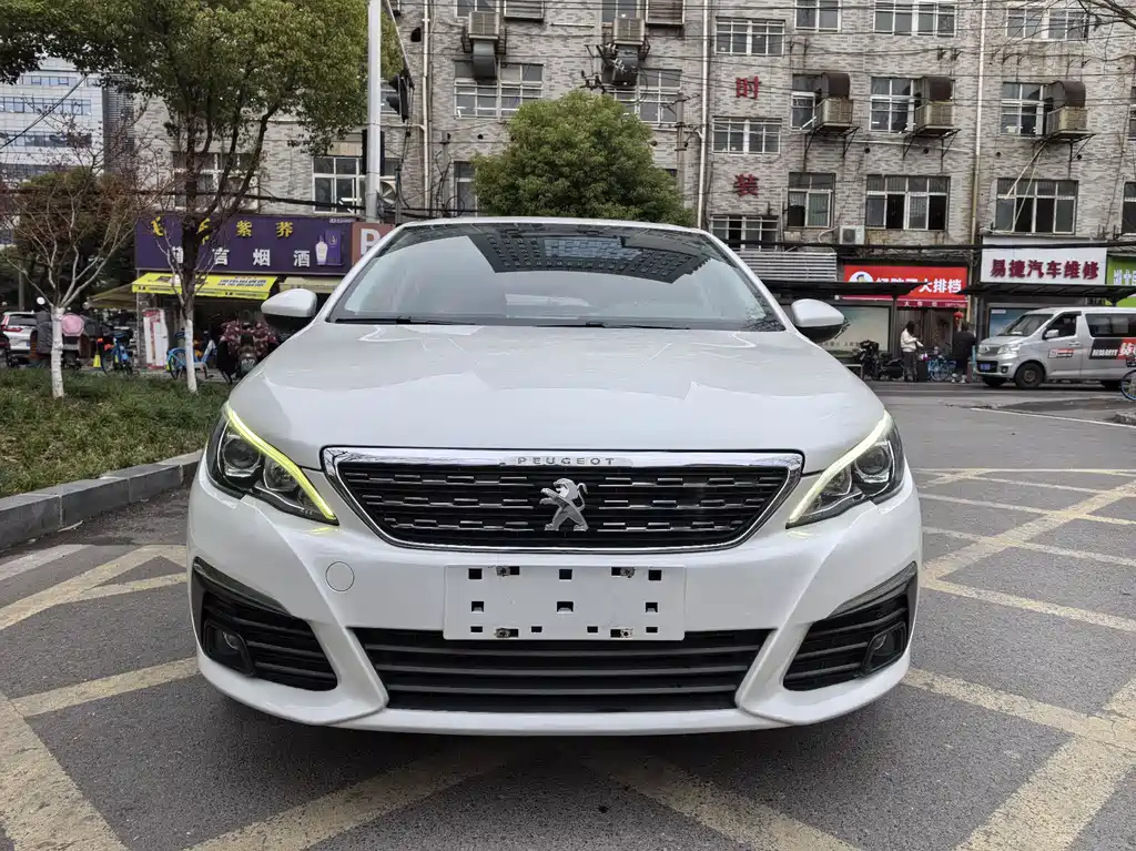 Peugeot 308 2018 — фото 2