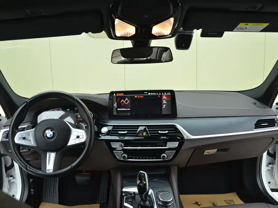 BMW 5 Series 2023 — фото 15