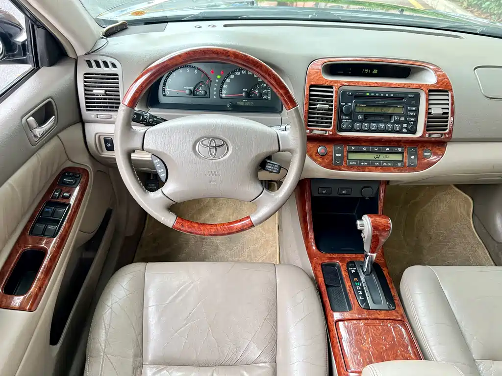 Toyota Camry 2004 — фото 11