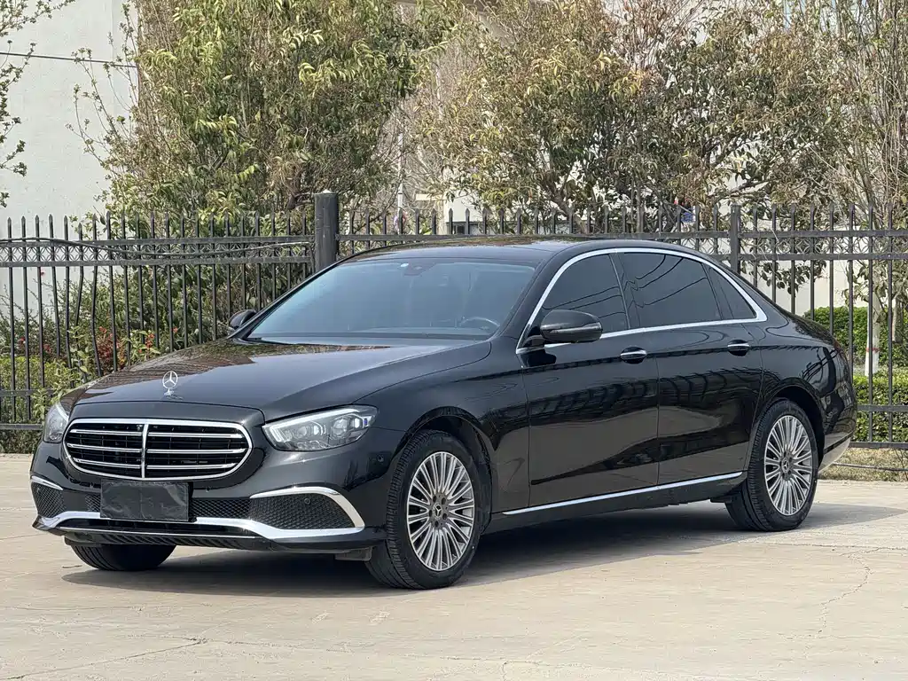 Mercedes-Benz E-Class 2024 — фото 1