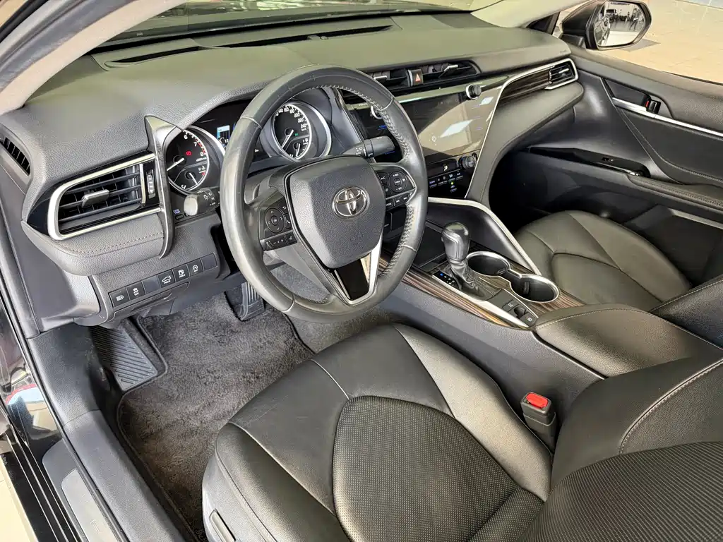Toyota Camry 2021 — фото 10