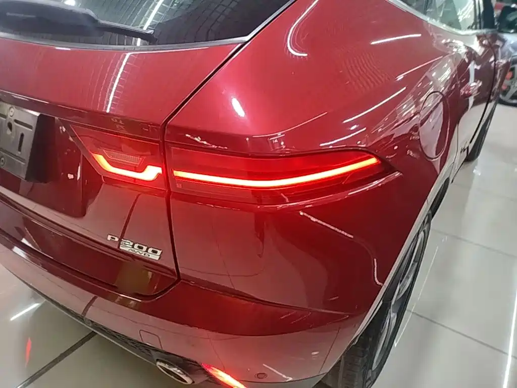 Jaguar E-PACE 2020 — фото 8