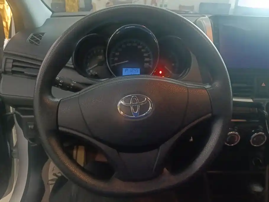 Toyota Yaris L 2018 — фото 15