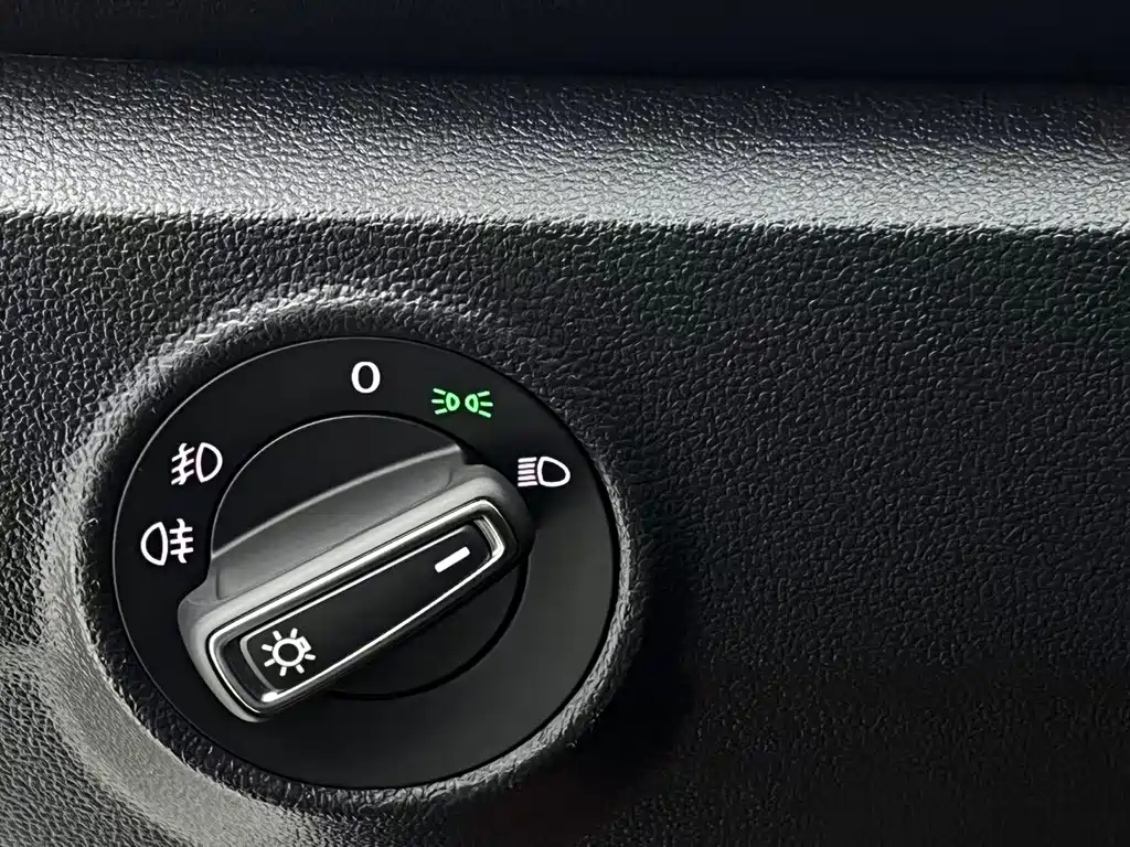 Volkswagen T-Roc 2023 — фото 18