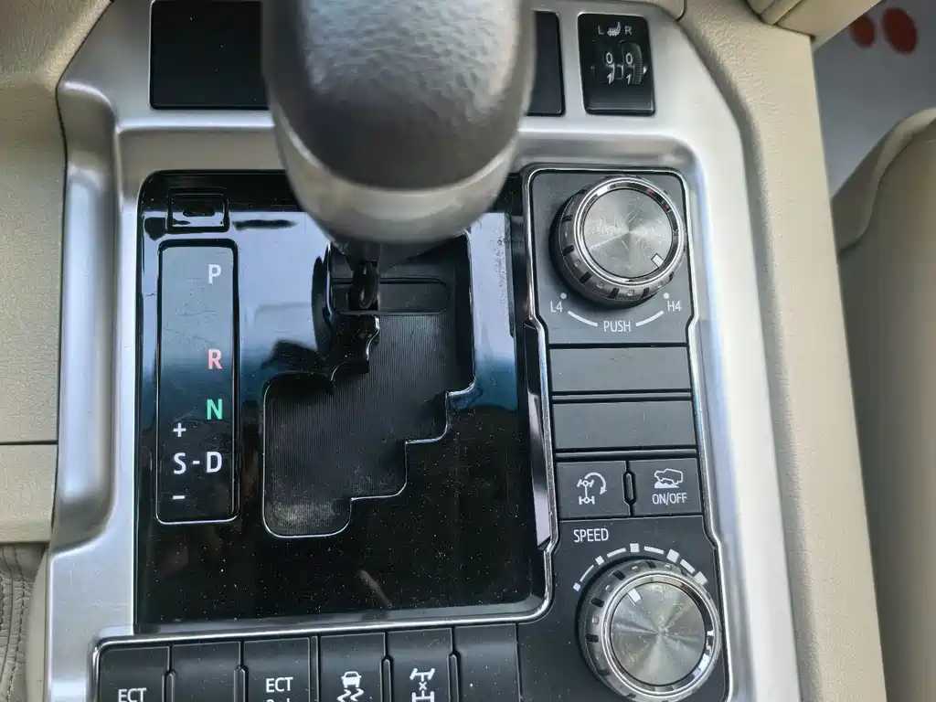 Toyota Land Cruiser 2018 — фото 21
