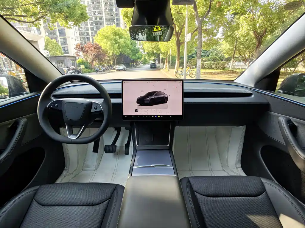 Tesla Model Y 2025 — фото 9