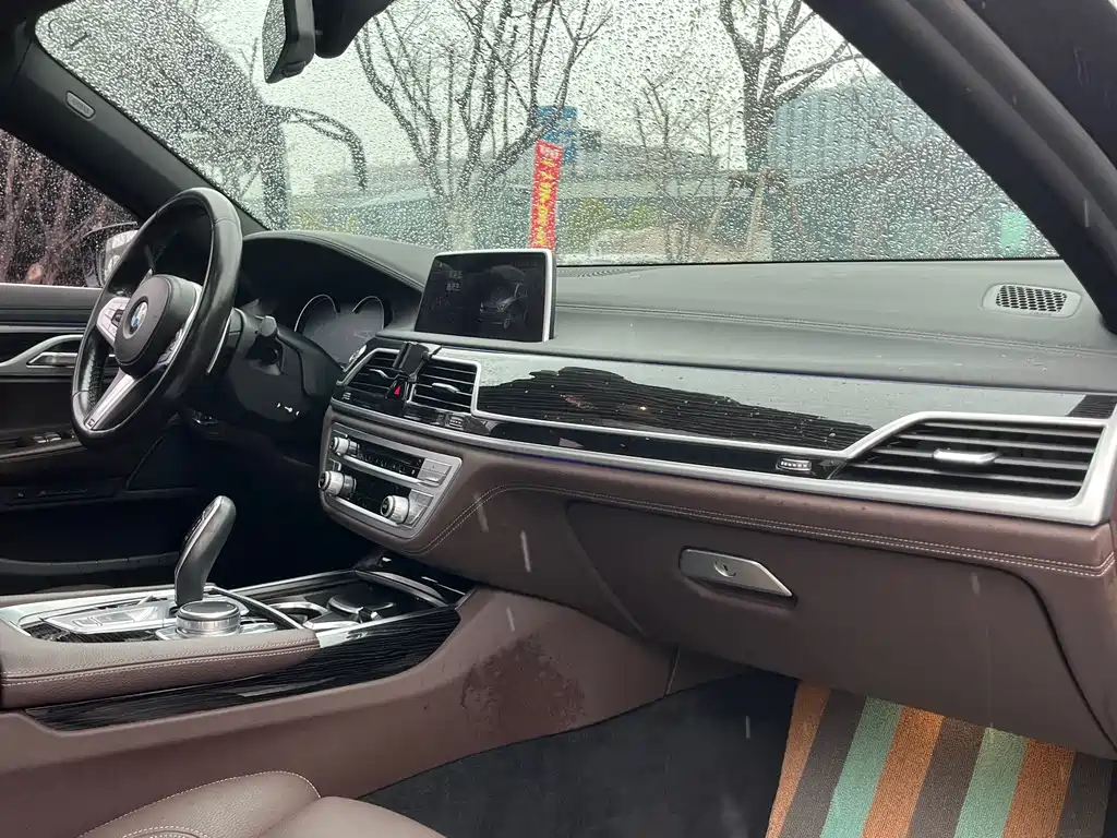 BMW 7 Series 2018 — фото 12