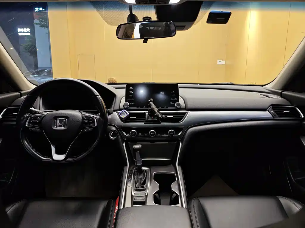 Honda Accord 2020 — фото 19