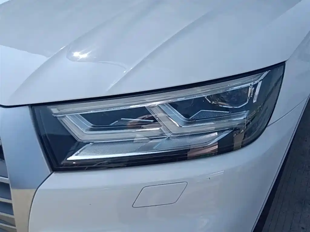 Audi Q5L 2020 — фото 24