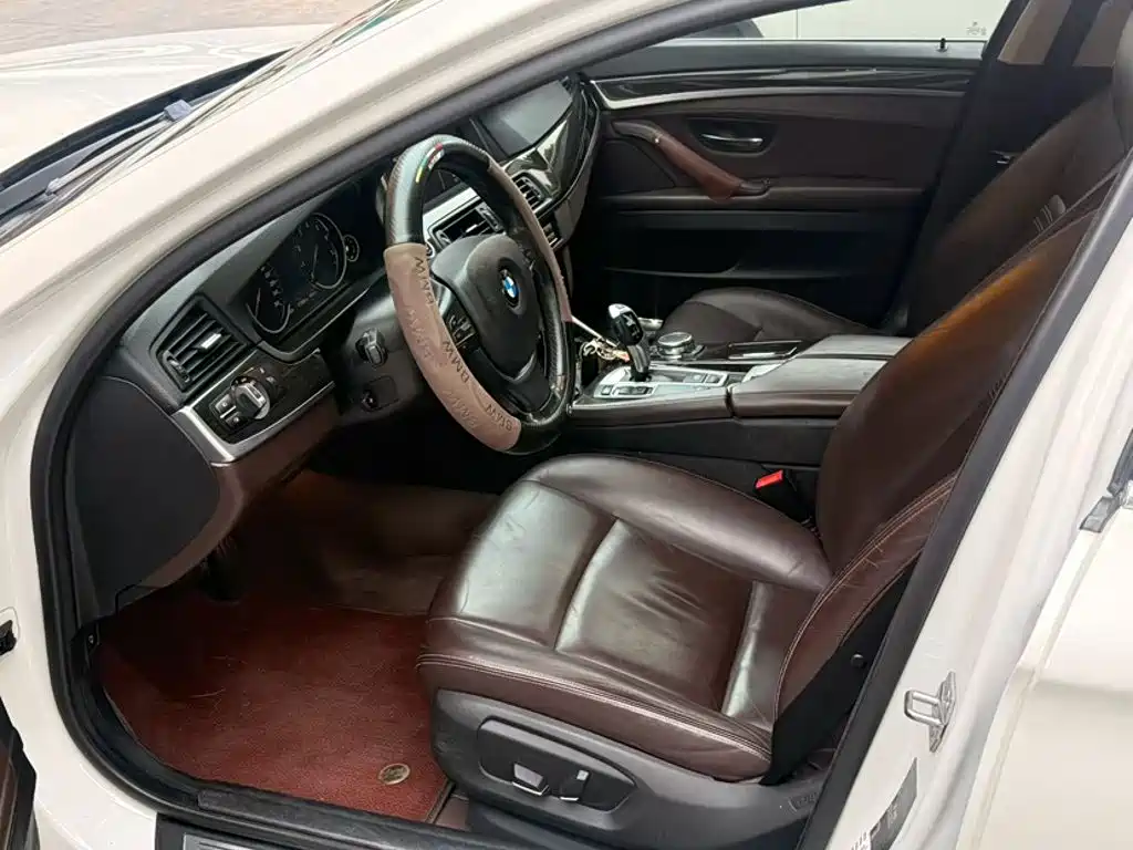 BMW 5 Series 2016 — фото 12