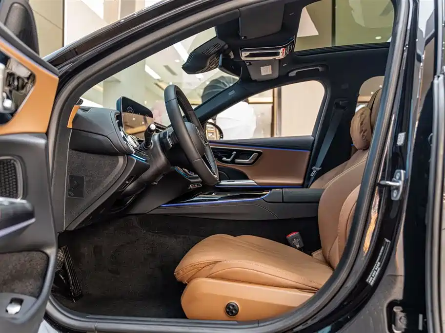 Mercedes-Benz E-Class 2025 — фото 15
