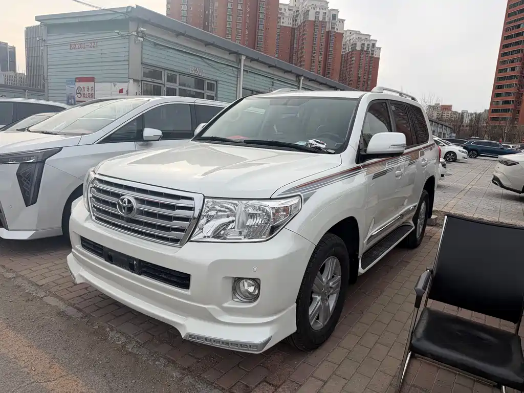 Toyota Land Cruiser 2015 — фото 1