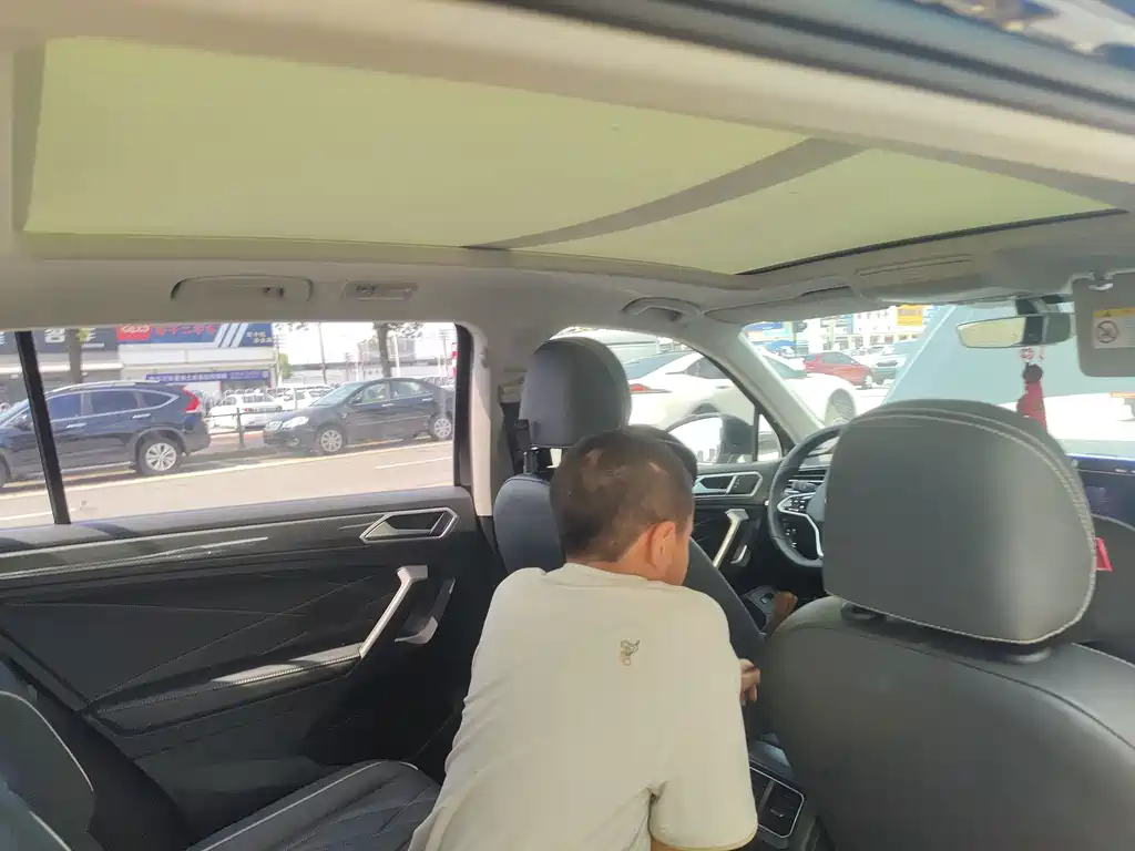 Volkswagen Tiguan L 2021 — фото 9