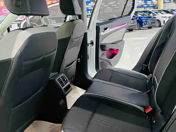 Volkswagen Golf 2024