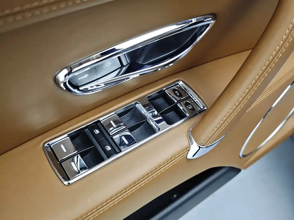 Bentley Flying Spur 2015 — фото 38