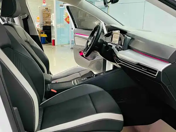 Volkswagen Golf 2024