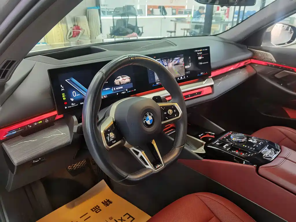 BMW 5 Series 2025 — фото 15