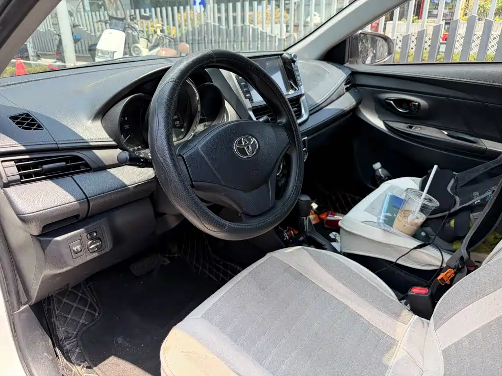 Toyota Yaris L 2021