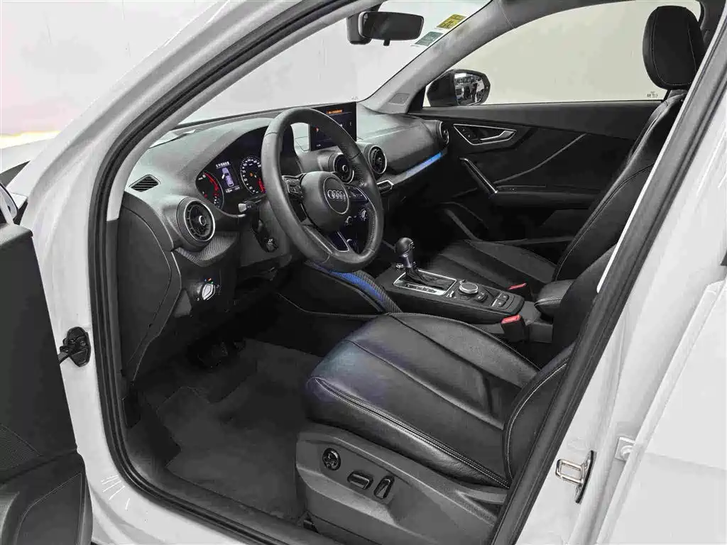 Audi Q2L 2019