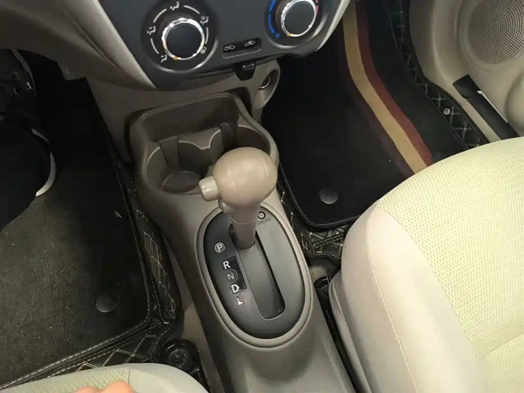 Nissan Sunny 2016 — фото 14