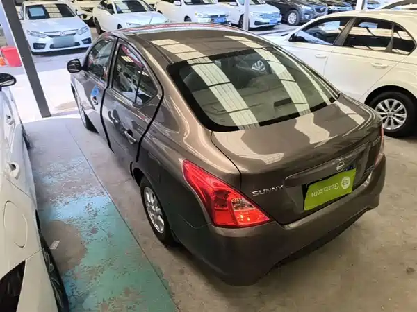 Nissan Sunny 2015