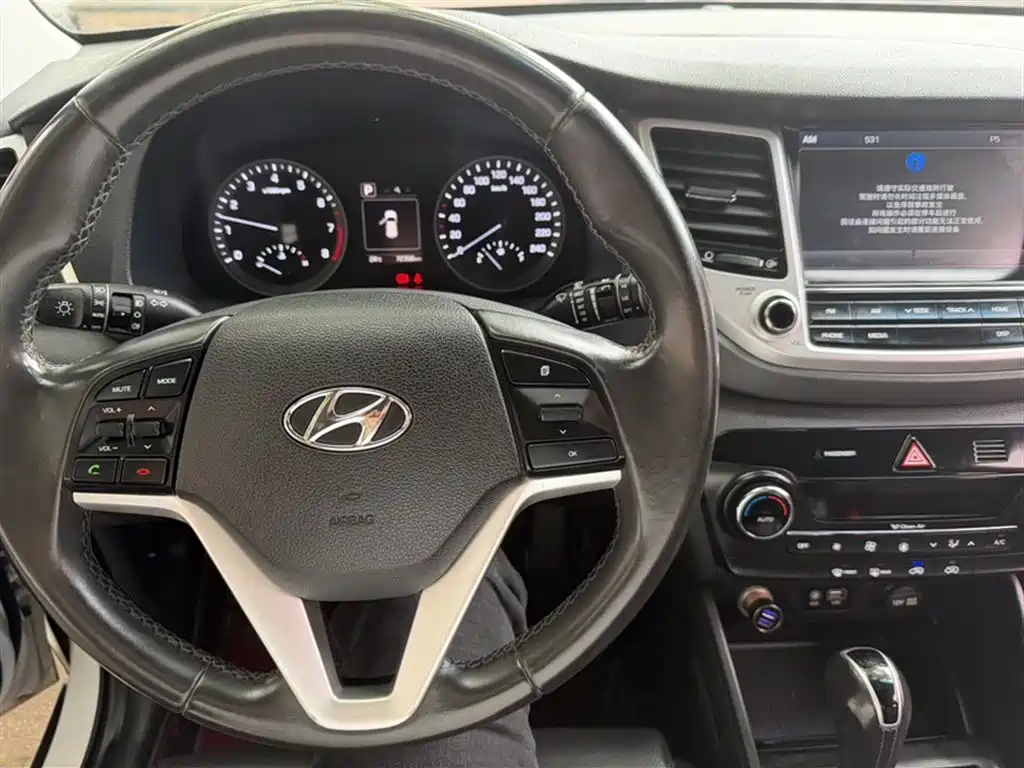 Hyundai Tucson 2016 — фото 9