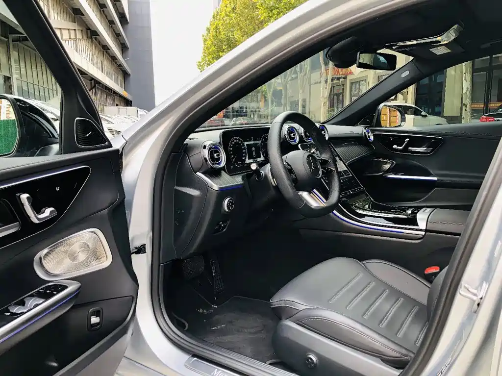Mercedes-Benz C-Class 2023 — фото 8