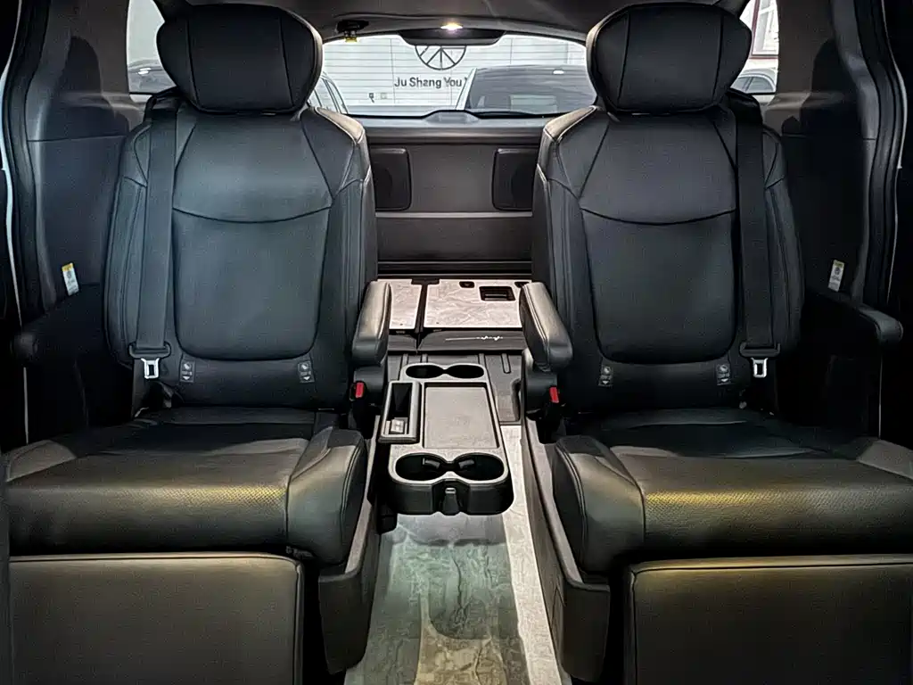 Toyota Sienna 2022 — фото 10