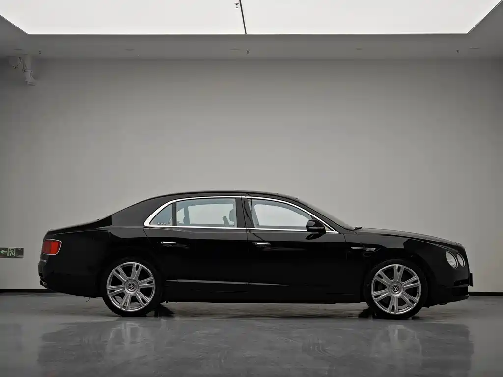 Bentley Flying Spur 2015 — фото 13