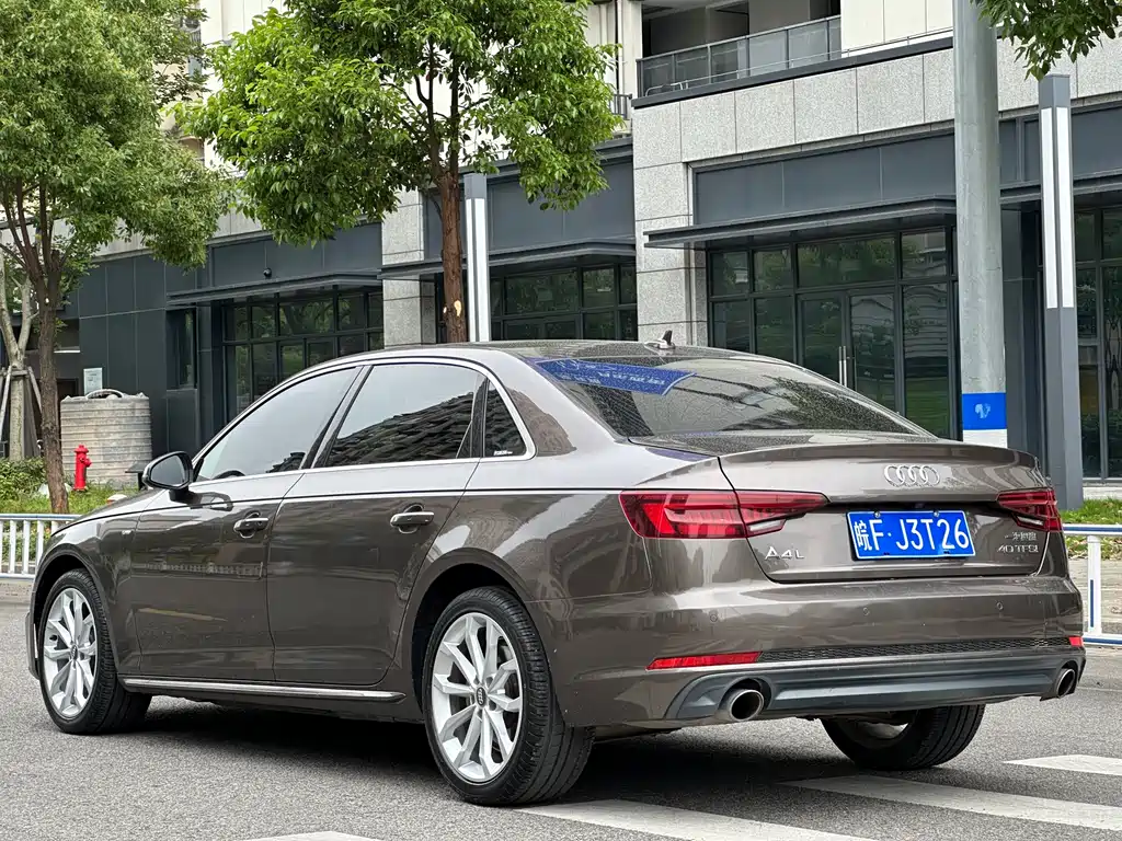 Audi A4L 2018 — фото 17