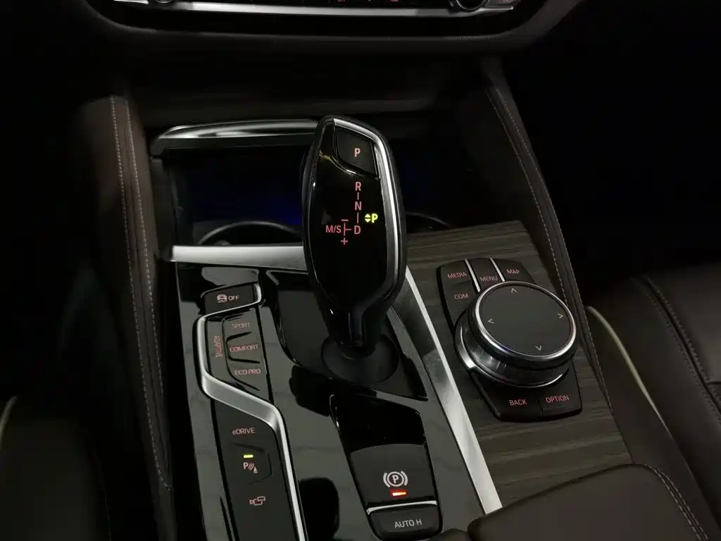 BMW 5 Series New Energy 2018 — фото 13
