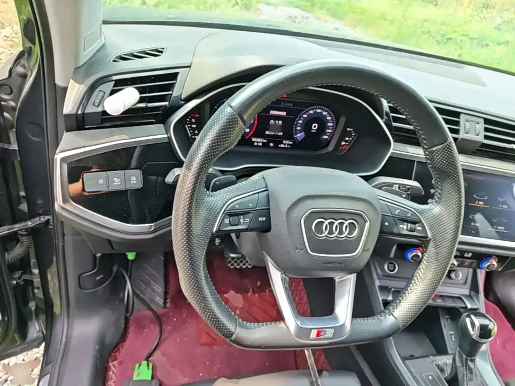 Audi Q3 Sportback 2021 — фото 11